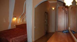 Гостиница Palas Ялта Стандартный двухместный номер с 1 кроватью или 2 отдельными кроватями и балконом-1